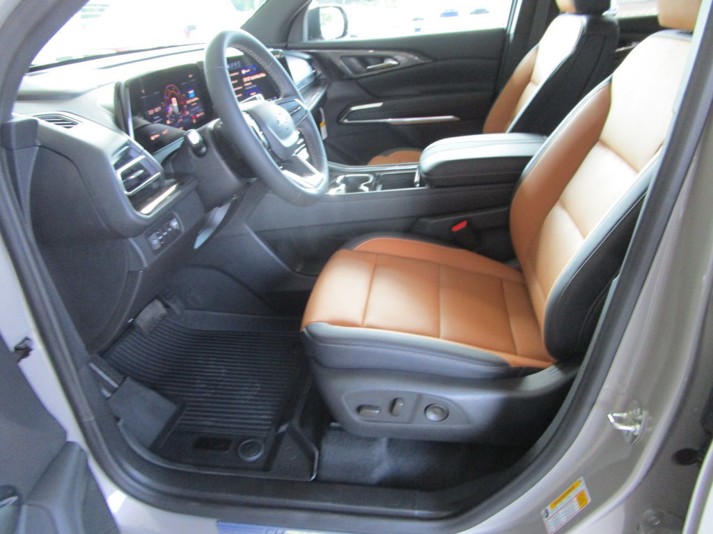 New 2027 Chevrolet Traverse Z71 w/ LPO, Floor Liner Package AWD/4WD image 23