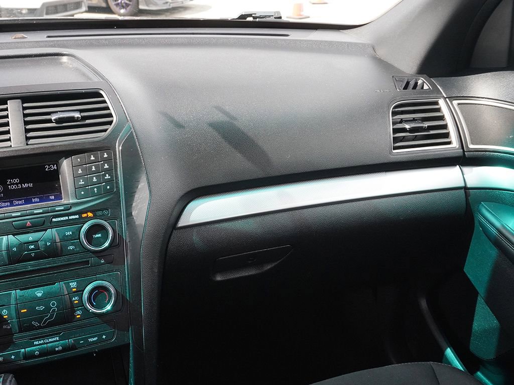 Used 2016 Ford Explorer XLT AWD/4WD image 31