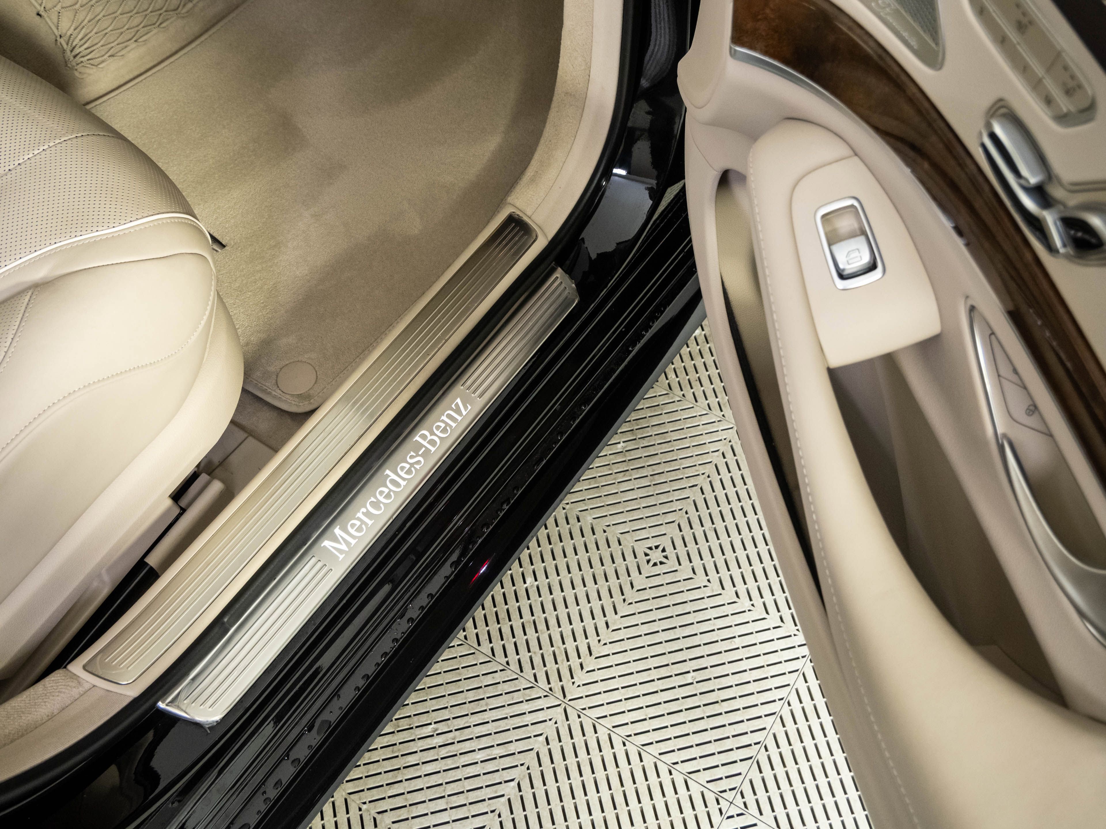 Used 2016 Mercedes-Benz S 550 Sedan image 25