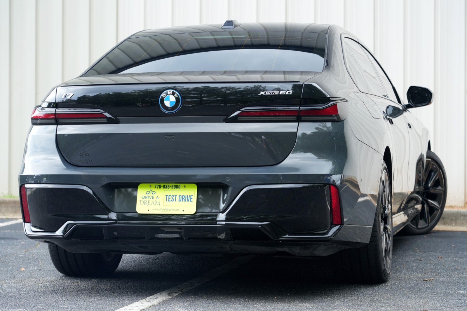 Used 2023 BMW i7 xDrive60 w/ Executive Package 2 AWD/4WD image 5