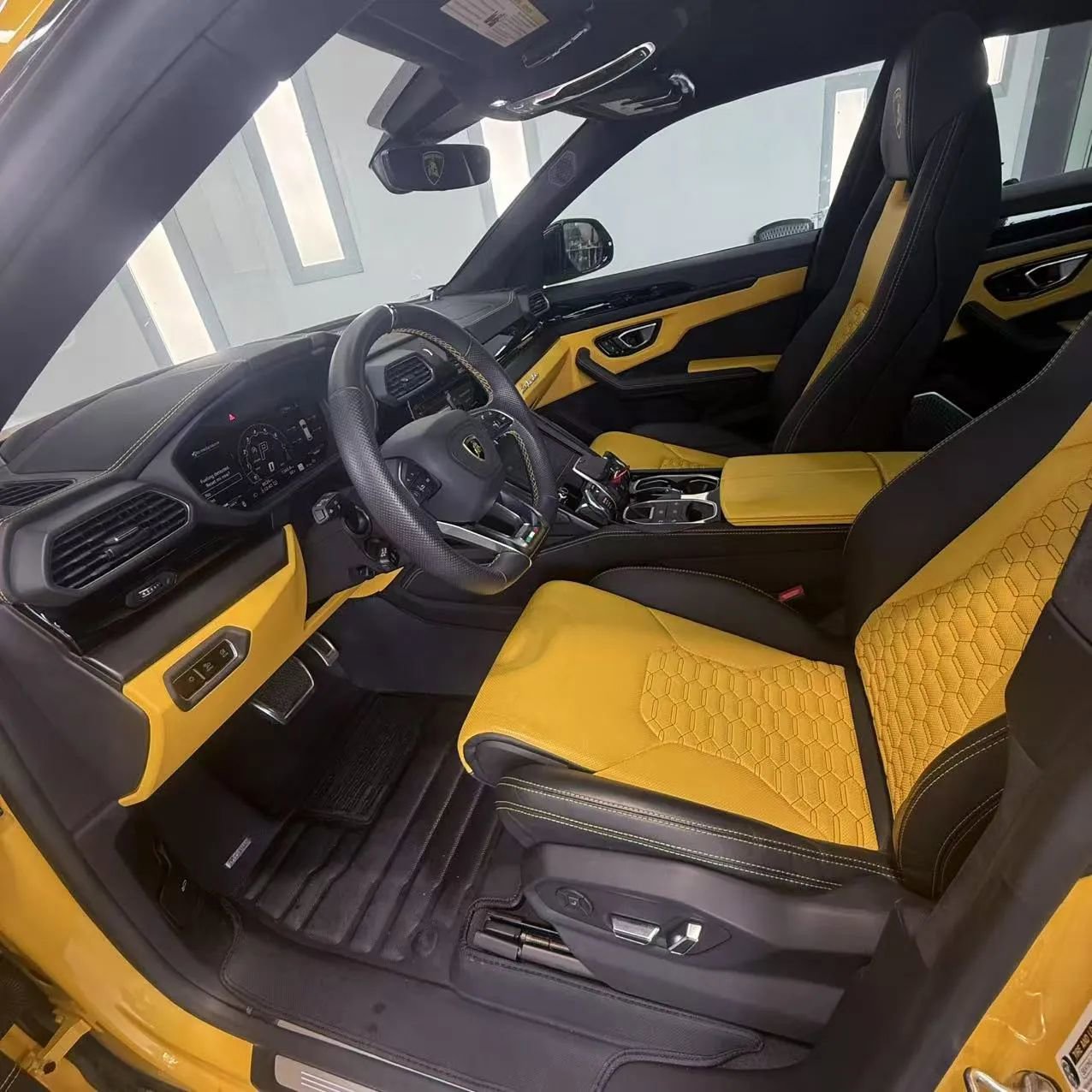 Used 2022 Lamborghini Urus image 20