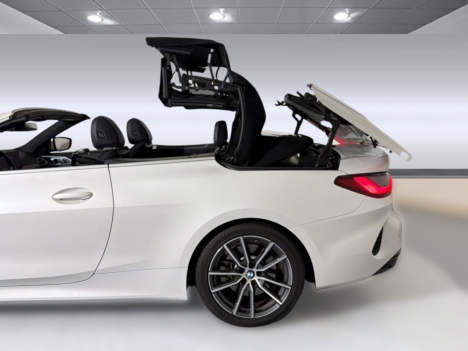 Used 2025 BMW 430i Convertible RWD image 33
