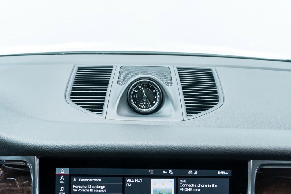 Certified 2026 Porsche Macan image 16