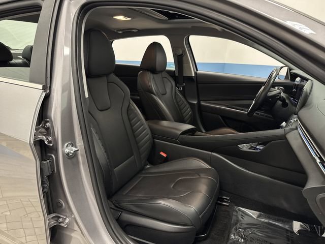 Used 2024 Hyundai Elantra Limited image 30