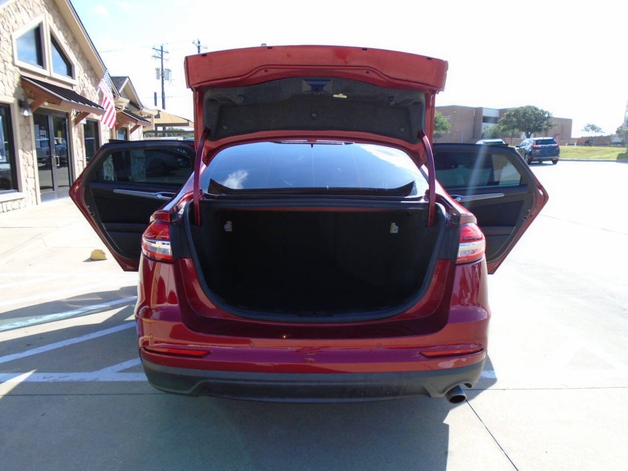 Used 2019 Ford Fusion SE FWD image 23