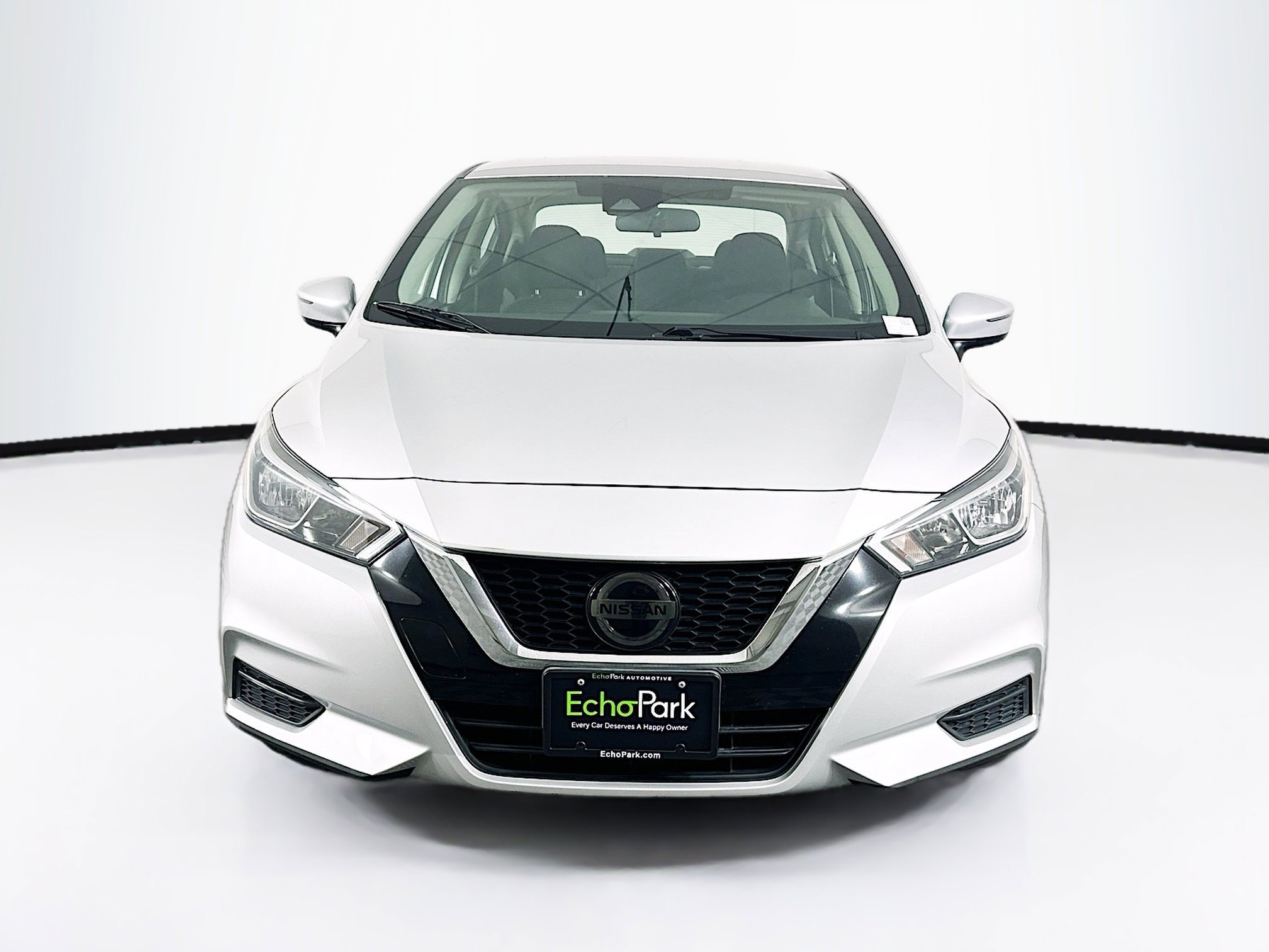 Used 2021 Nissan Versa SV image 2