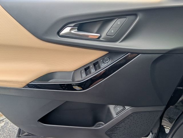 Used 2025 Chevrolet Equinox ACTIV w/ Safety and Technology Package image 36