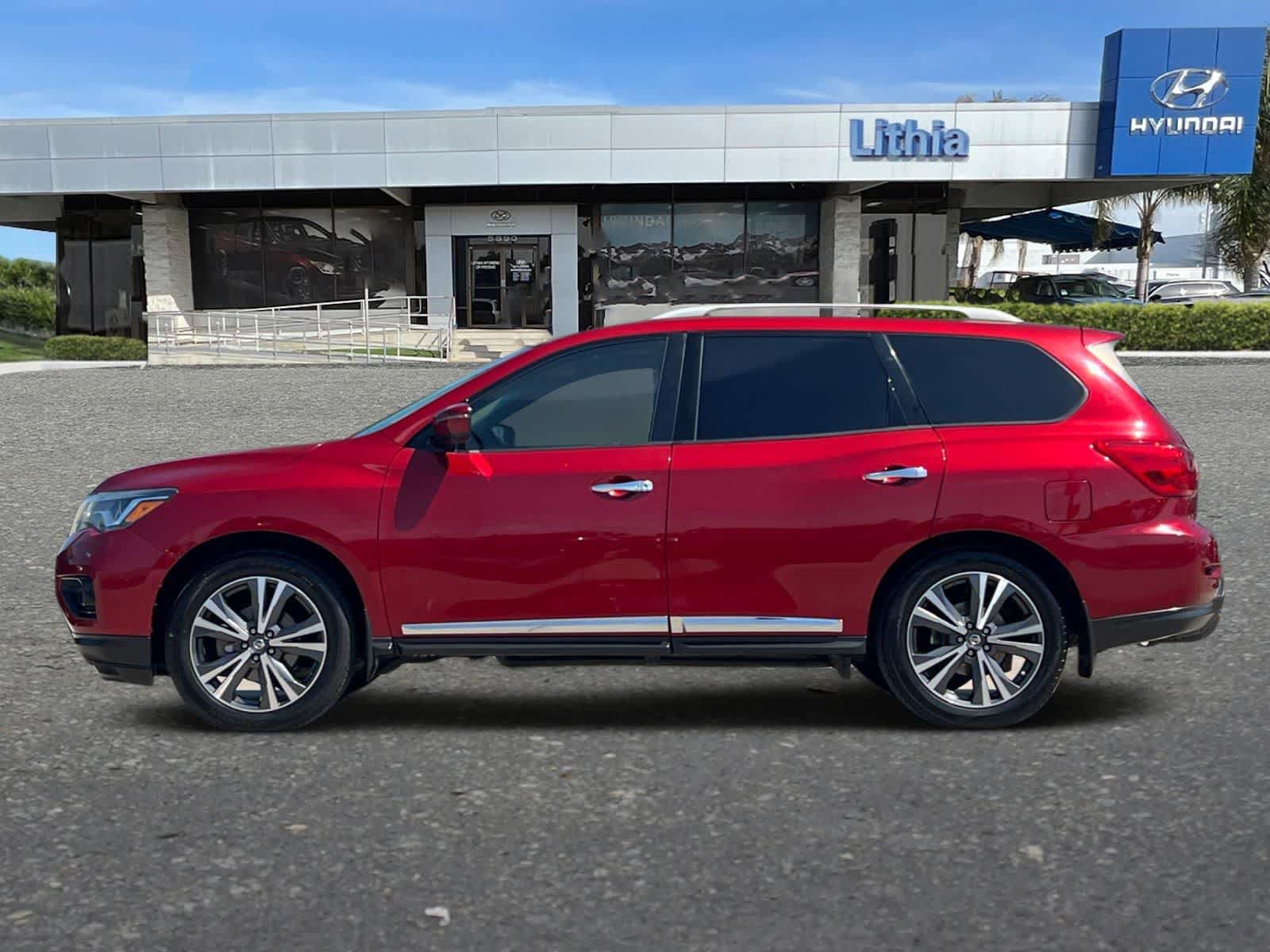 Used 2018 Nissan Pathfinder Platinum FWD image 6