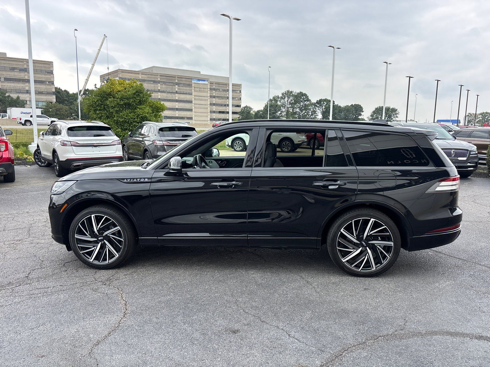 New 2025 Lincoln Aviator Black Label w/ Jet Appearance Package image 4