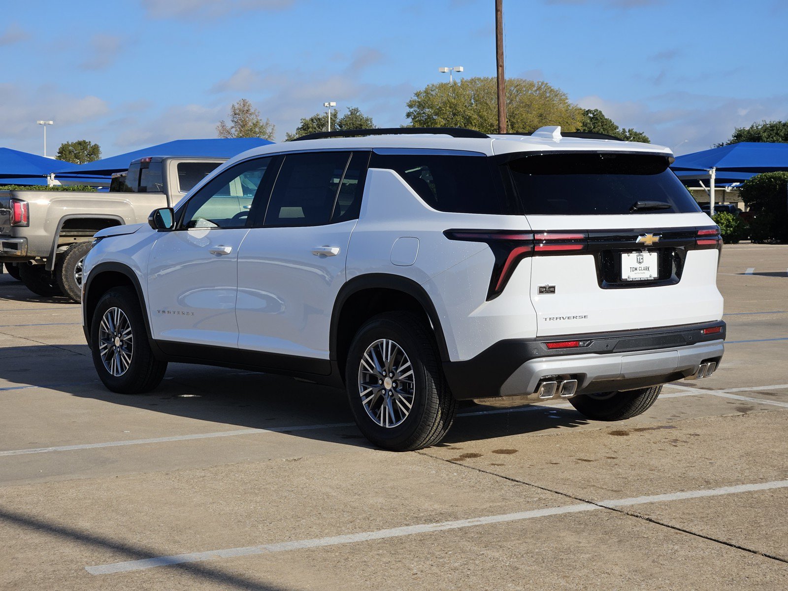 New 2027 Chevrolet Traverse LT w/ Driver Confidence Package FWD image 3