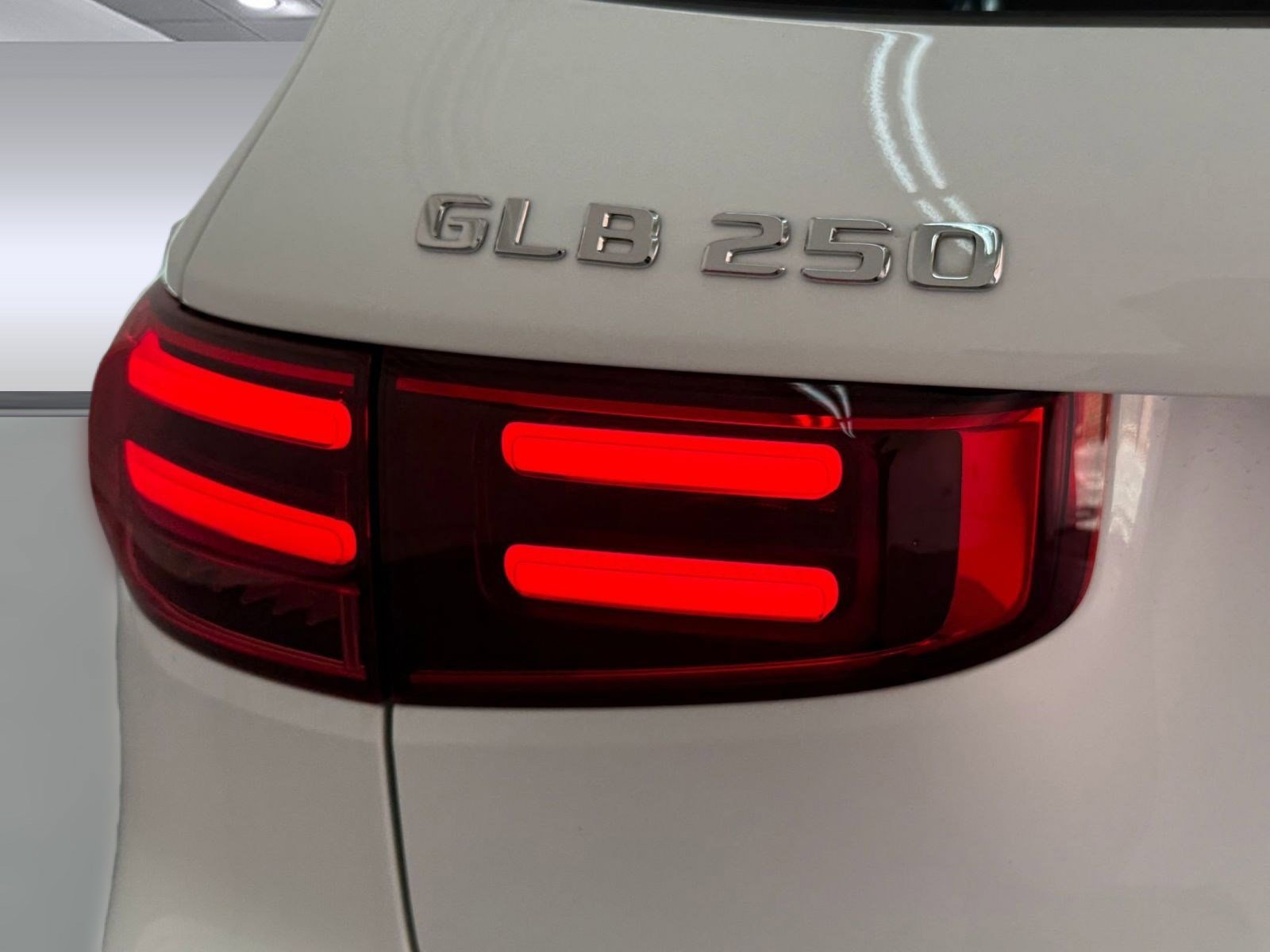 New 2026 Mercedes-Benz GLB 250 image 9