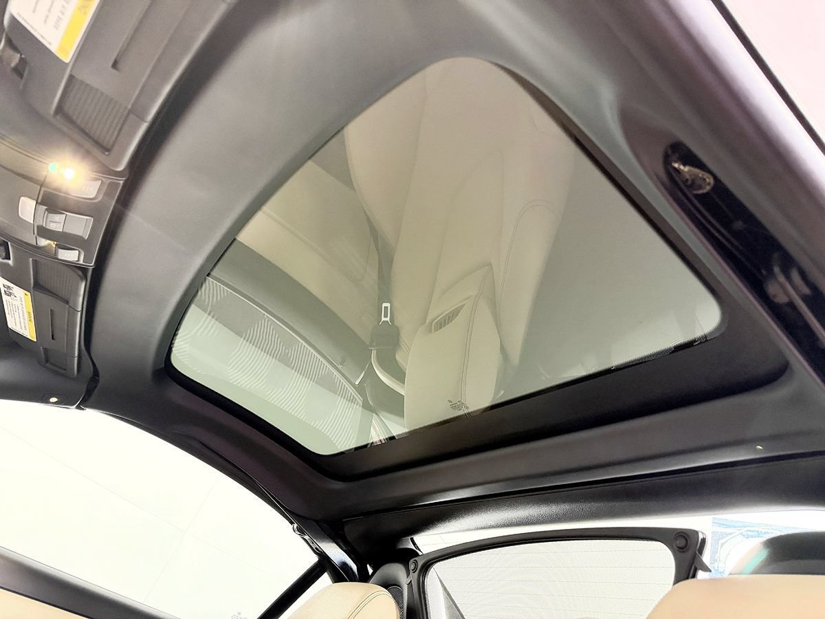 Used 2015 Mercedes-Benz SLK 250 image 30