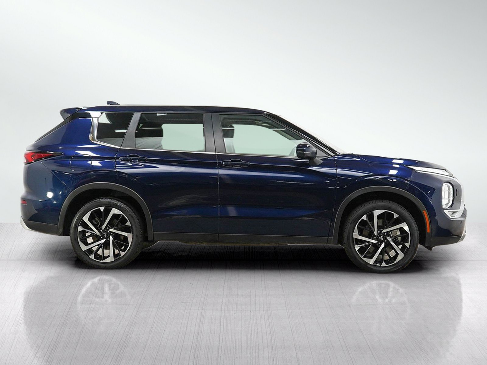 Used 2024 Mitsubishi Outlander SE AWD/4WD image 6