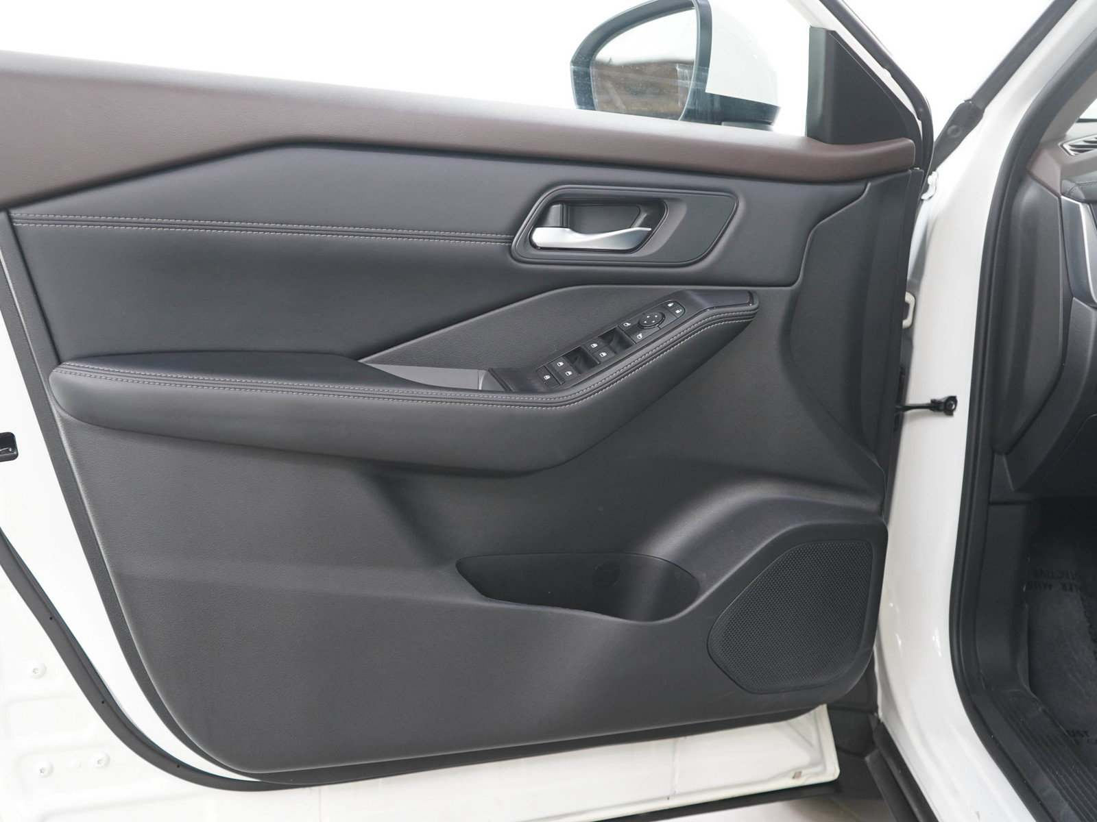 Used 2023 Nissan Rogue SV w/ SV Premium B Package AWD/4WD image 19