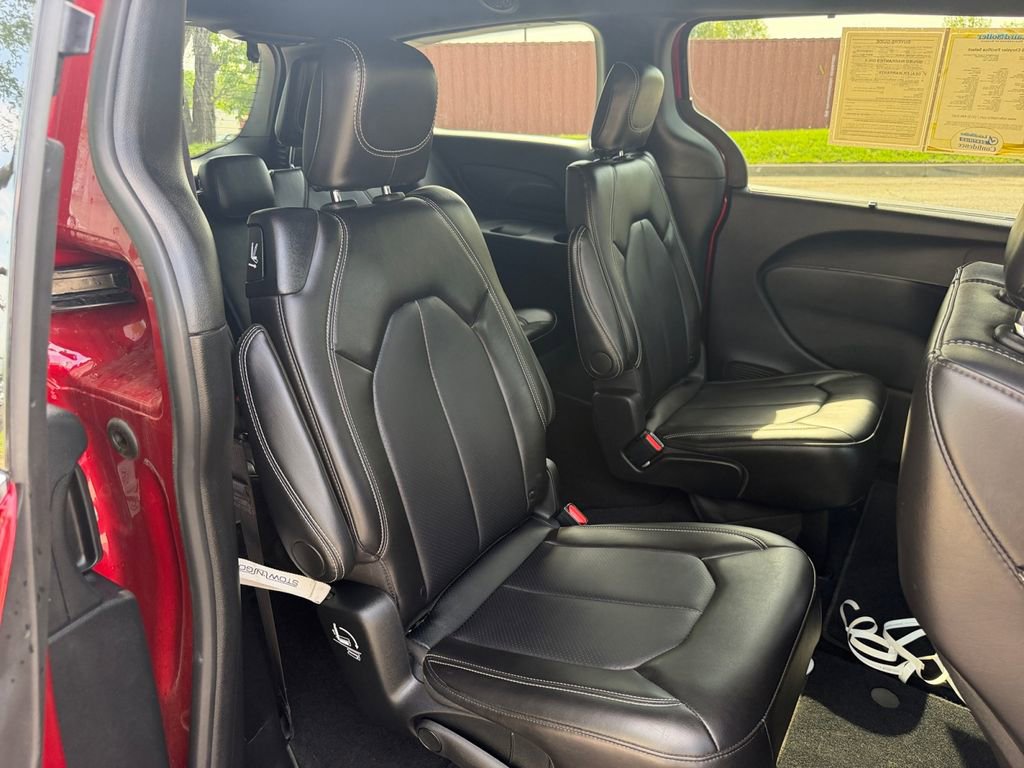 Used 2025 Chrysler Pacifica Select FWD image 18