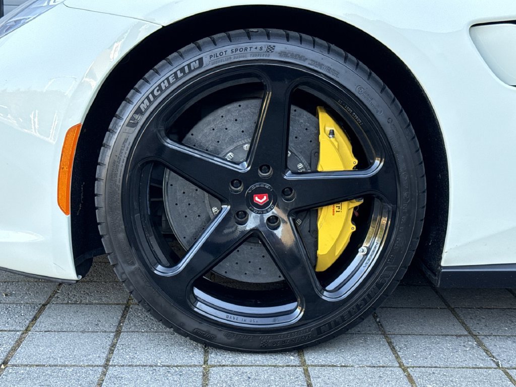 Used 2018 Ferrari GTC4Lusso AWD/4WD image 10