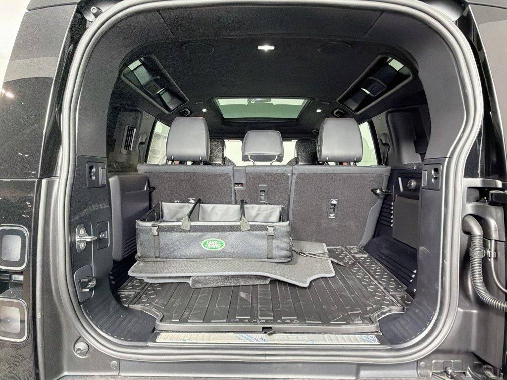 New 2026 Land Rover Defender 110 OCTA AWD/4WD image 28