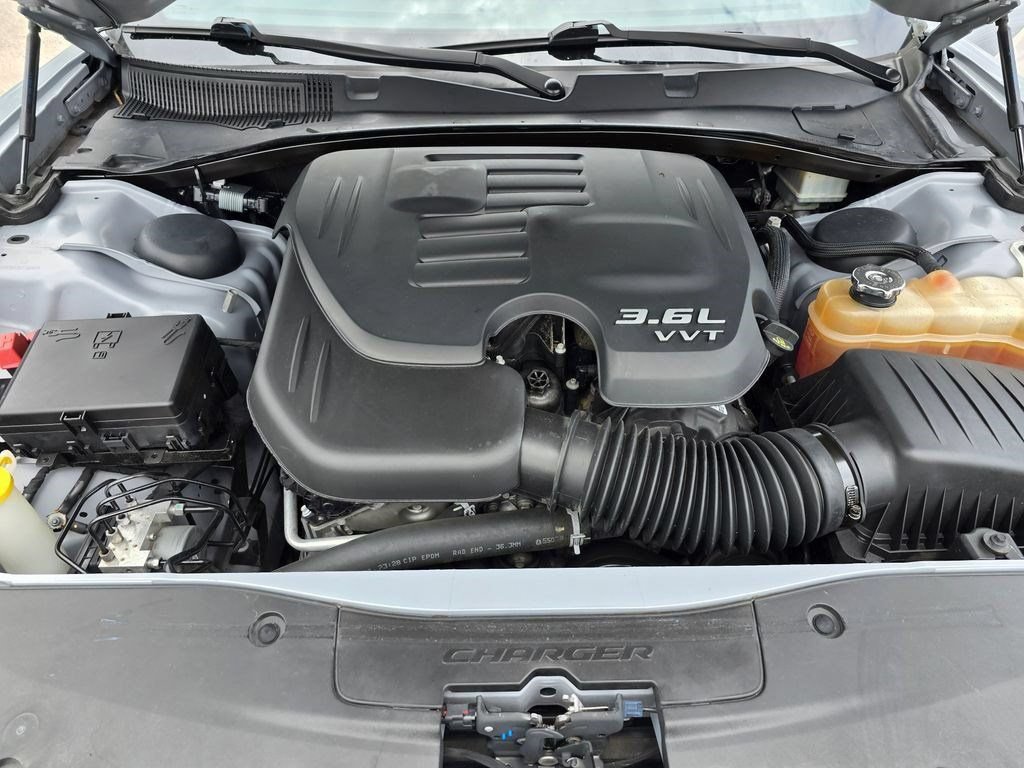 Used 2021 Dodge Charger SXT RWD image 11