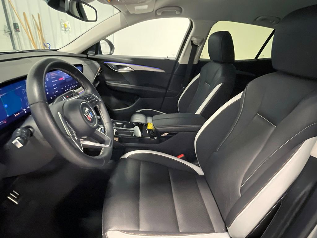 Used 2025 Buick Envision Sport Touring image 3