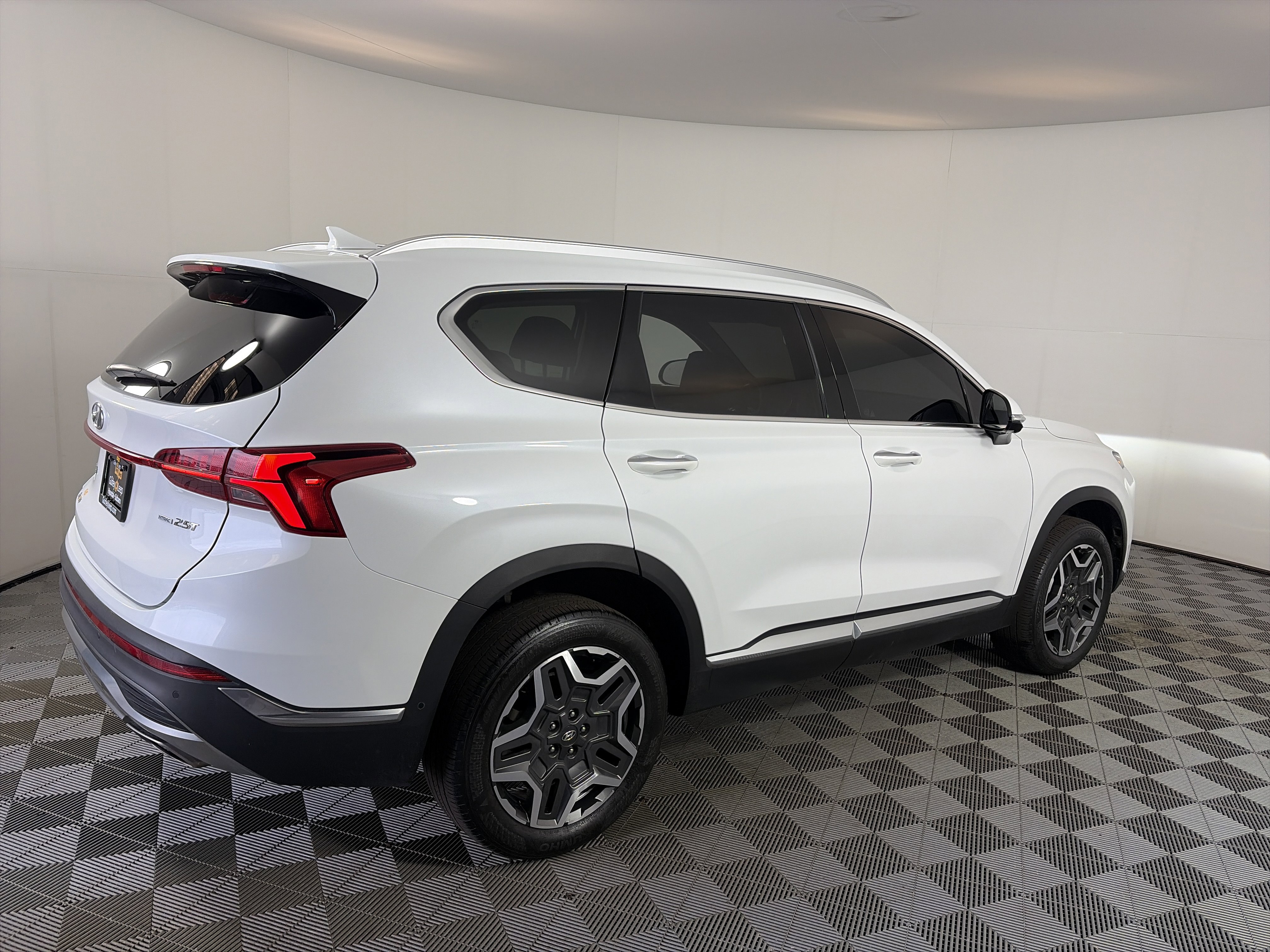 Certified 2023 Hyundai Santa Fe Limited w/ Cargo Package AWD/4WD image 10