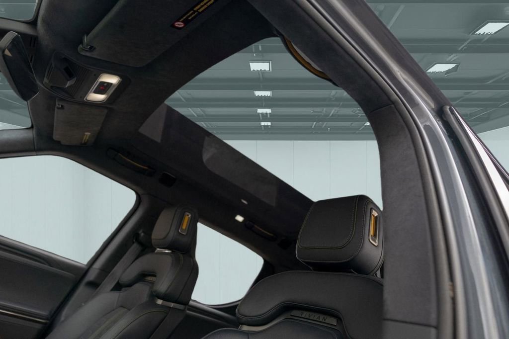 Used 2022 Rivian R1T Adventure image 34