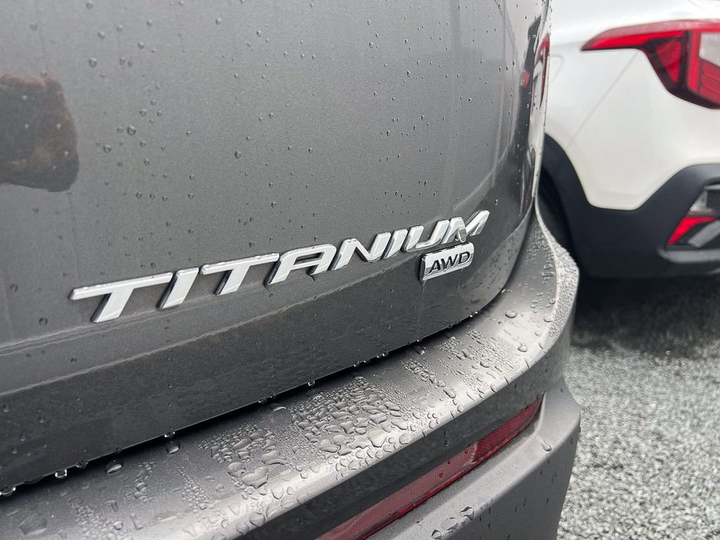 Used 2018 Ford Edge Titanium w/ Equipment Group 301A image 4