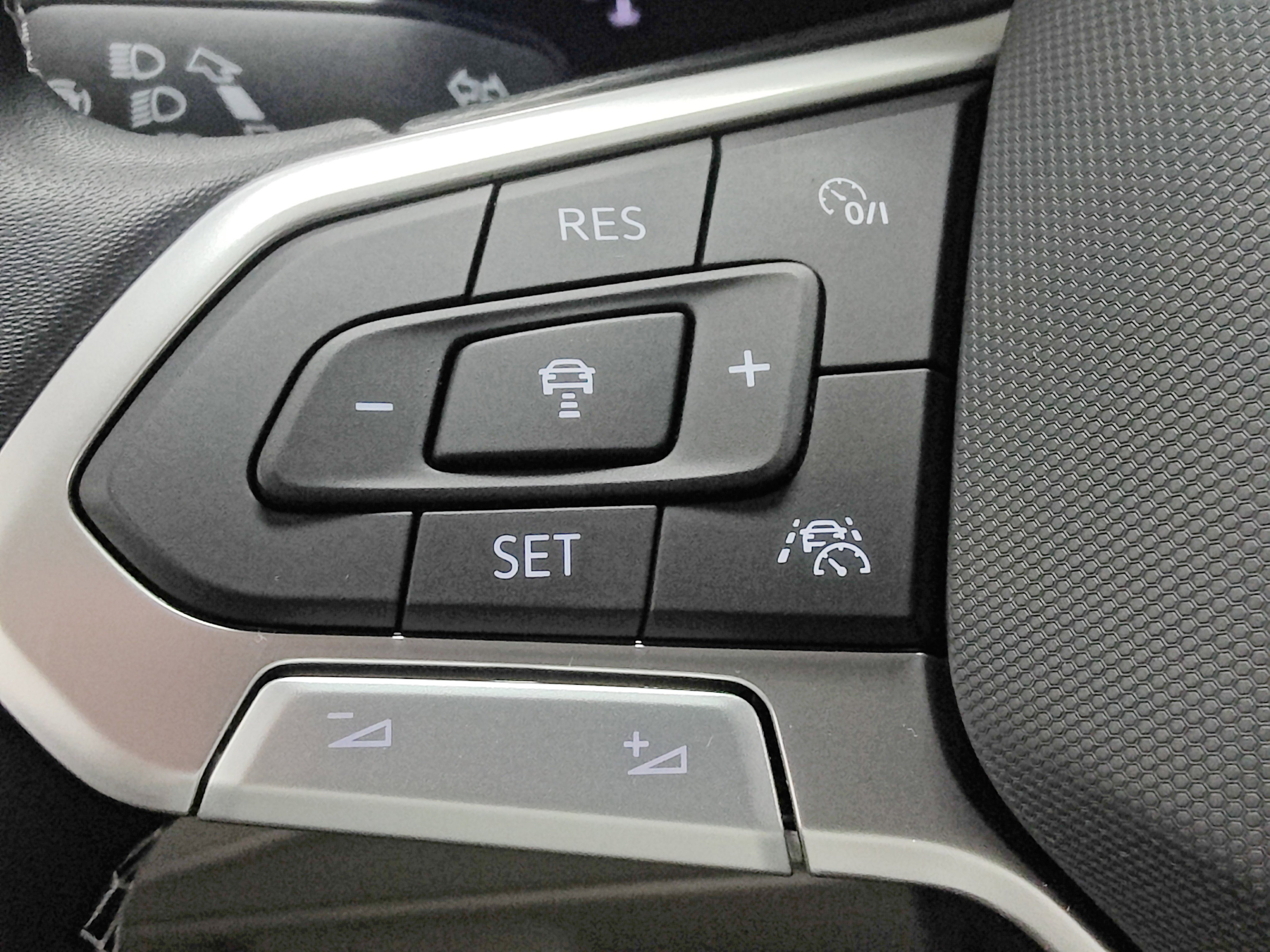 Certified 2023 Volkswagen Tiguan SE AWD/4WD image 28