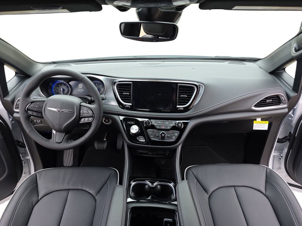 New 2026 Chrysler Pacifica Limited w/ Uconnect Theater Family Group image 9