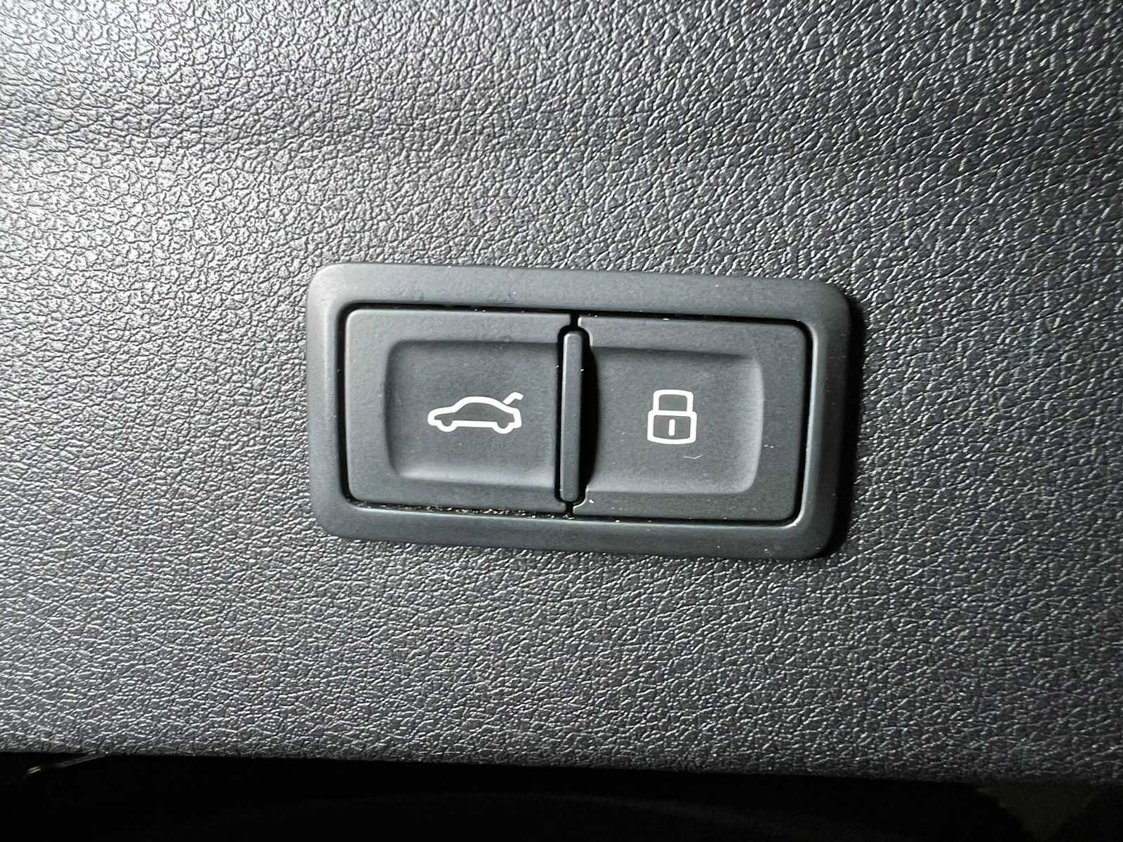 Used 2018 Audi Q3 2.0T Premium Plus w/ Premium Plus Package image 19