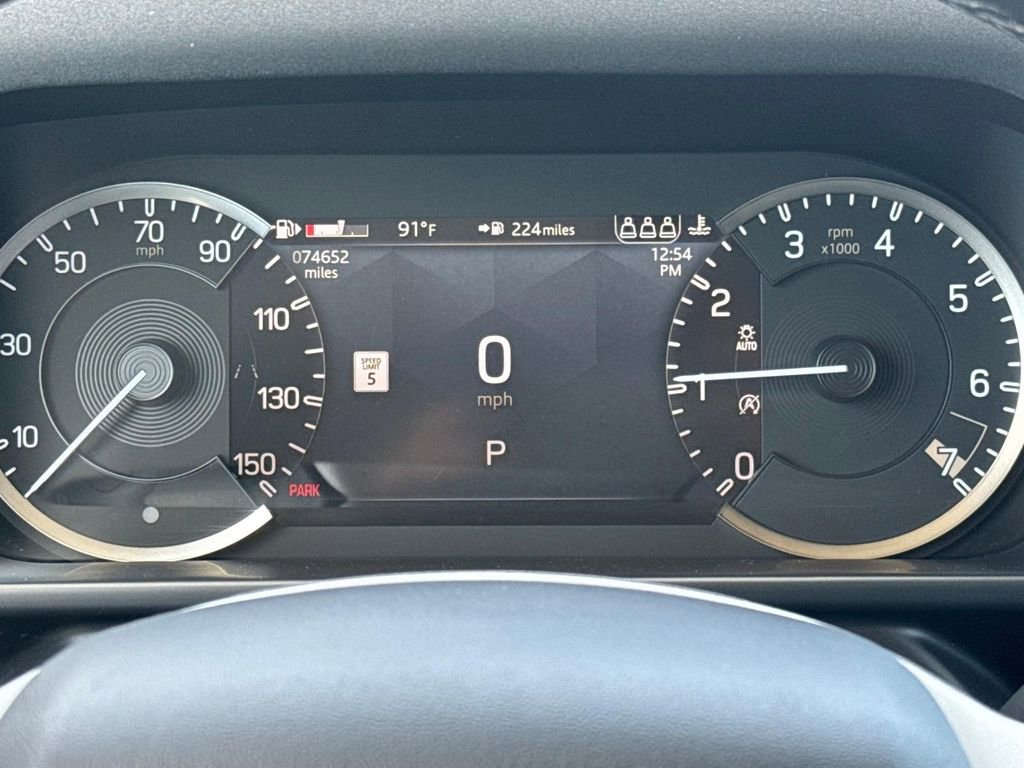 Used 2023 Land Rover Defender 110 SE AWD/4WD image 11