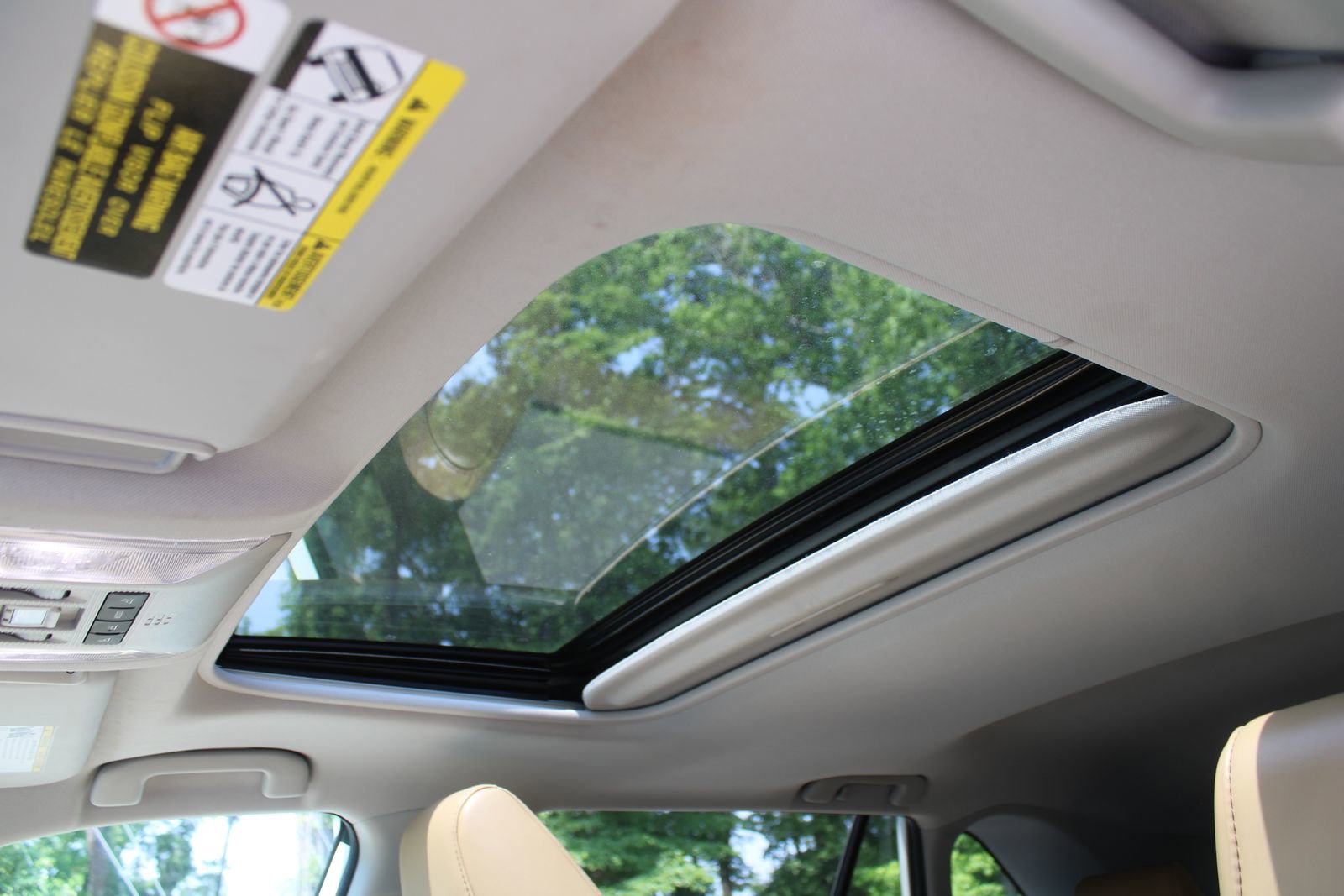 Used 2022 Toyota RAV4 Limited AWD/4WD image 57