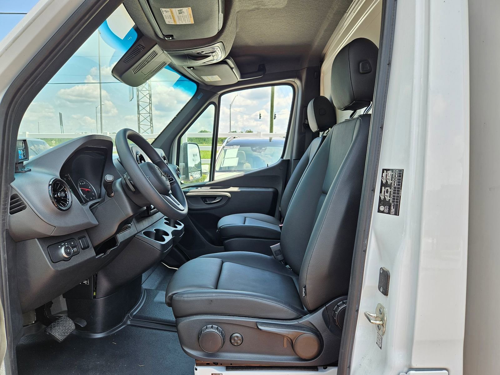 Used 2023 Mercedes-Benz Sprinter 3500 image 11