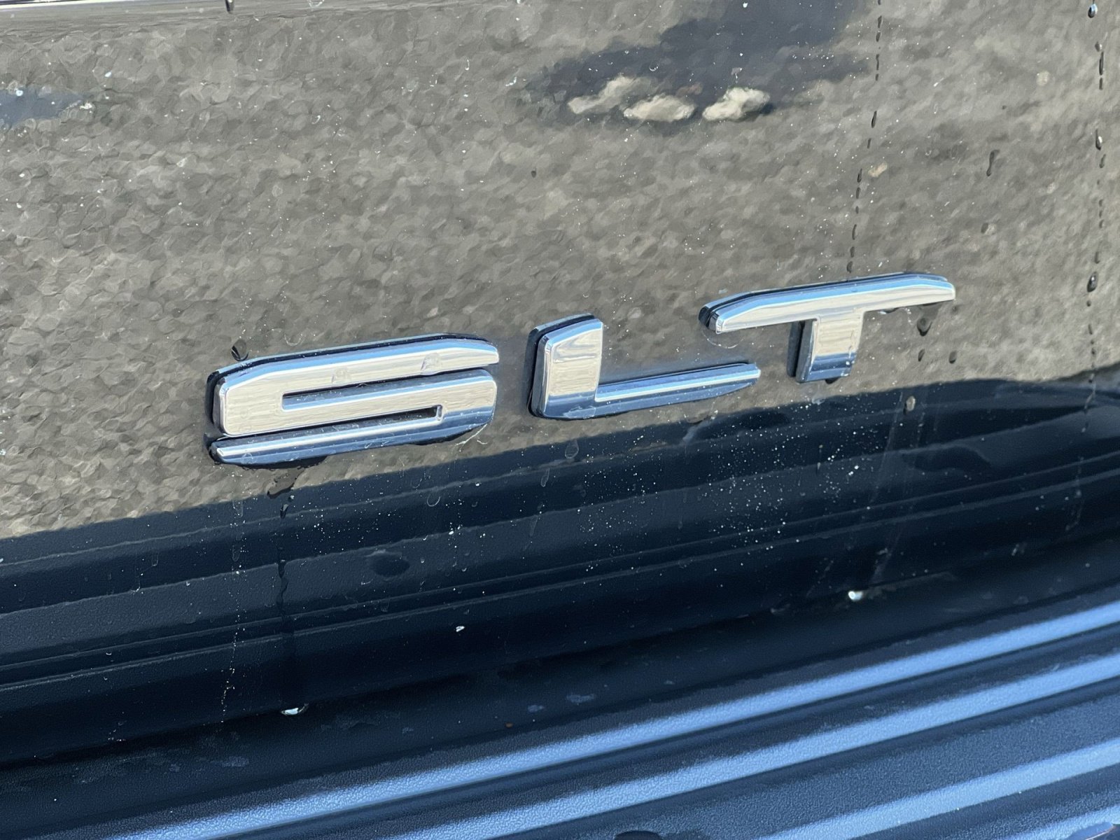 Used 2023 GMC Yukon XL SLT image 29