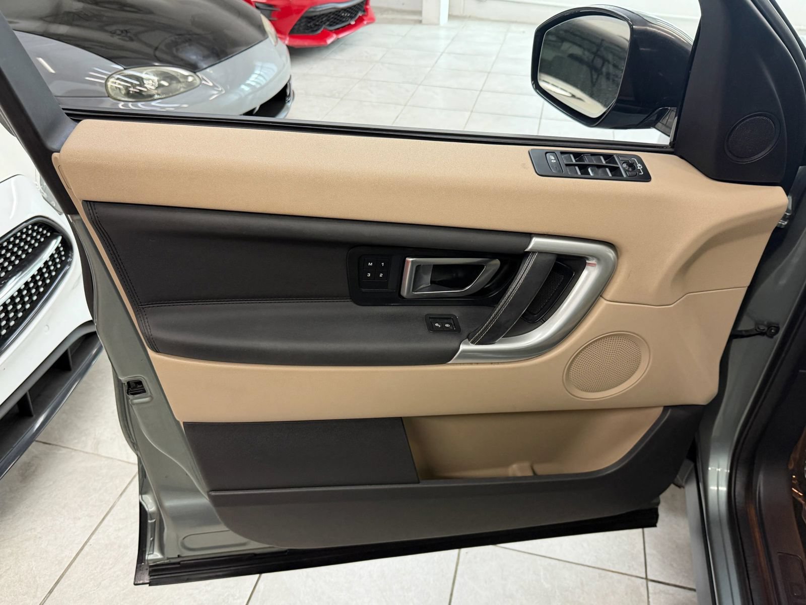 Used 2018 Land Rover Discovery Sport HSE AWD/4WD image 13