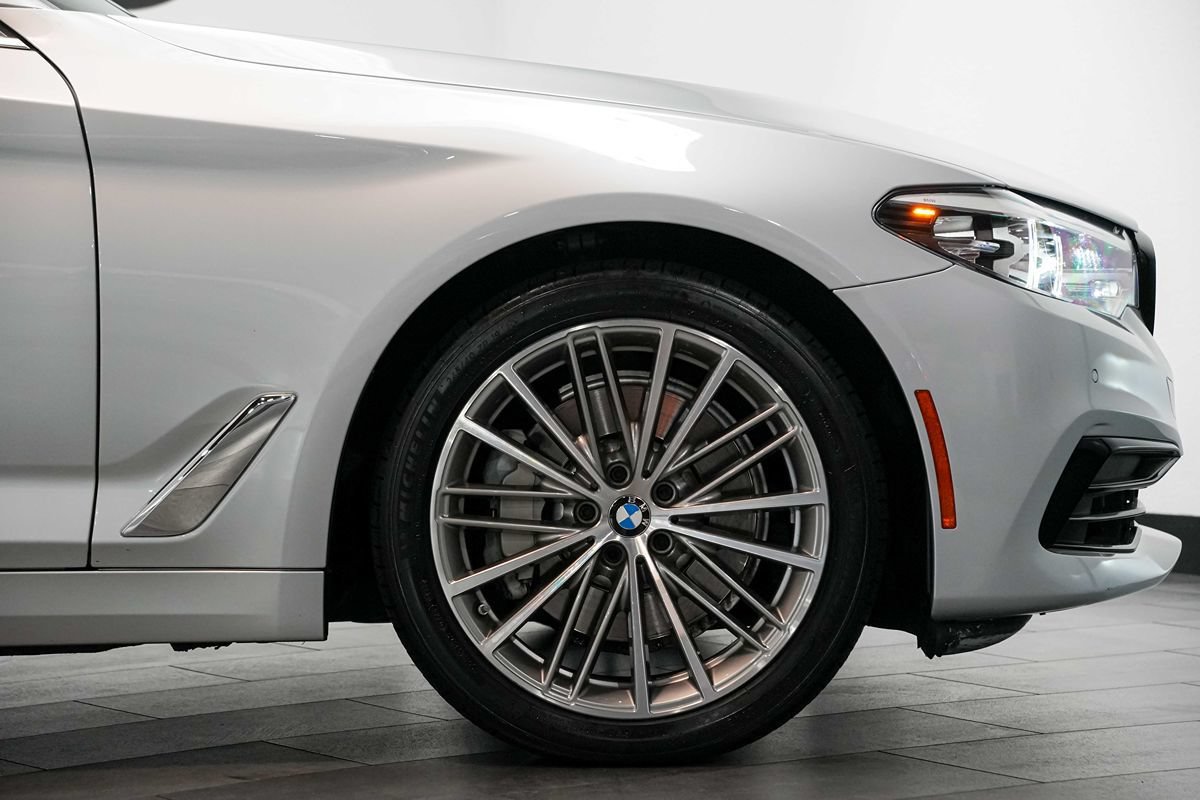 Used 2020 BMW 530e xDrive AWD/4WD image 9
