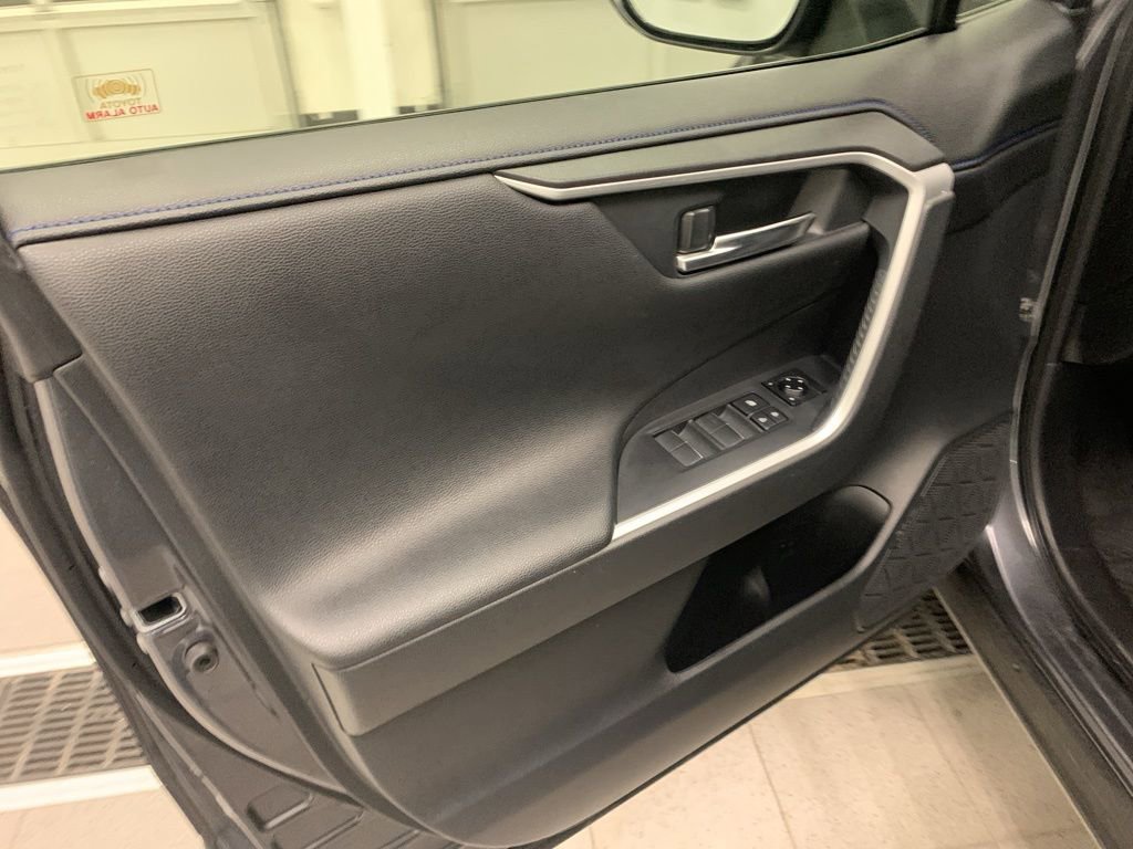 Used 2021 Toyota RAV4 XSE w/ XSE Grade Weather Package image 4