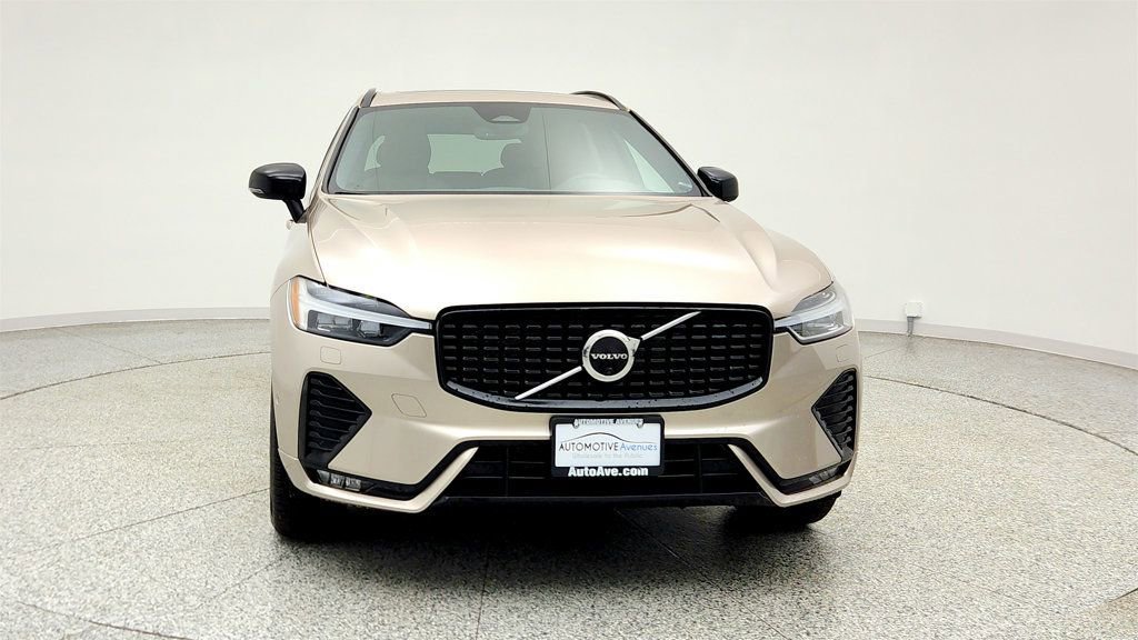 Used 2023 Volvo XC60 B5 Plus w/ Protection Package Premier AWD/4WD image 2