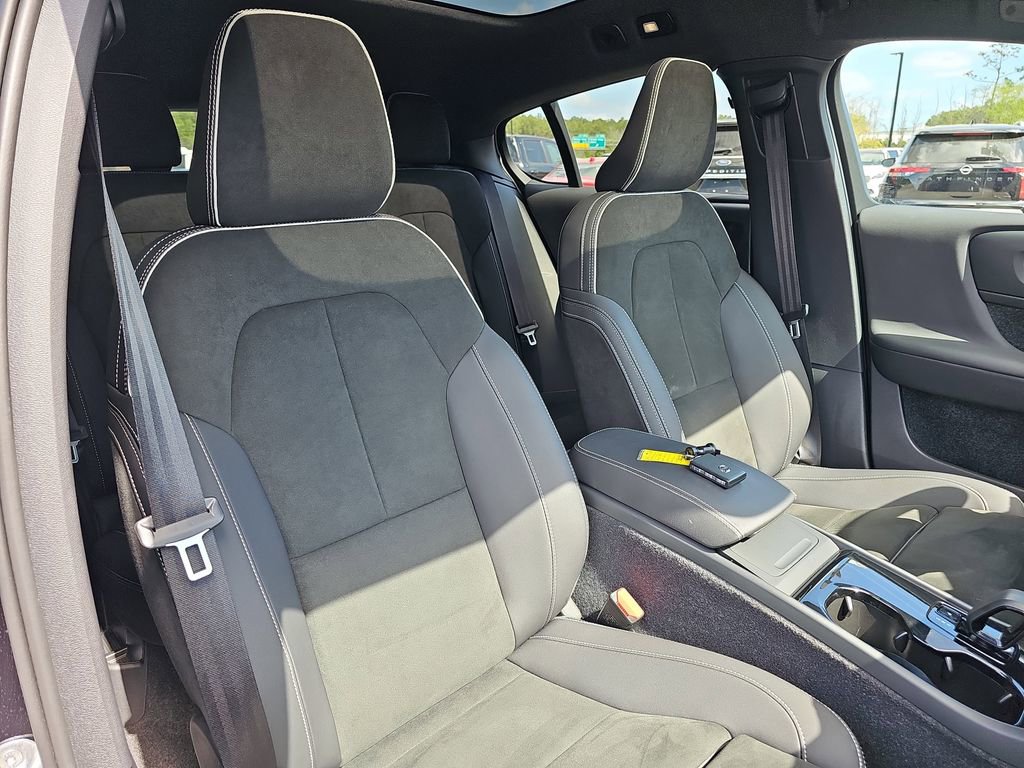 Used 2023 Volvo C40 P8 Recharge Ultimate image 13