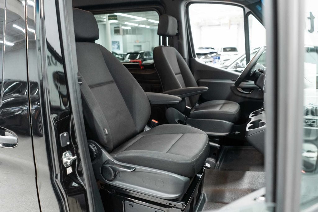 Used 2024 Mercedes-Benz Sprinter 2500 image 9