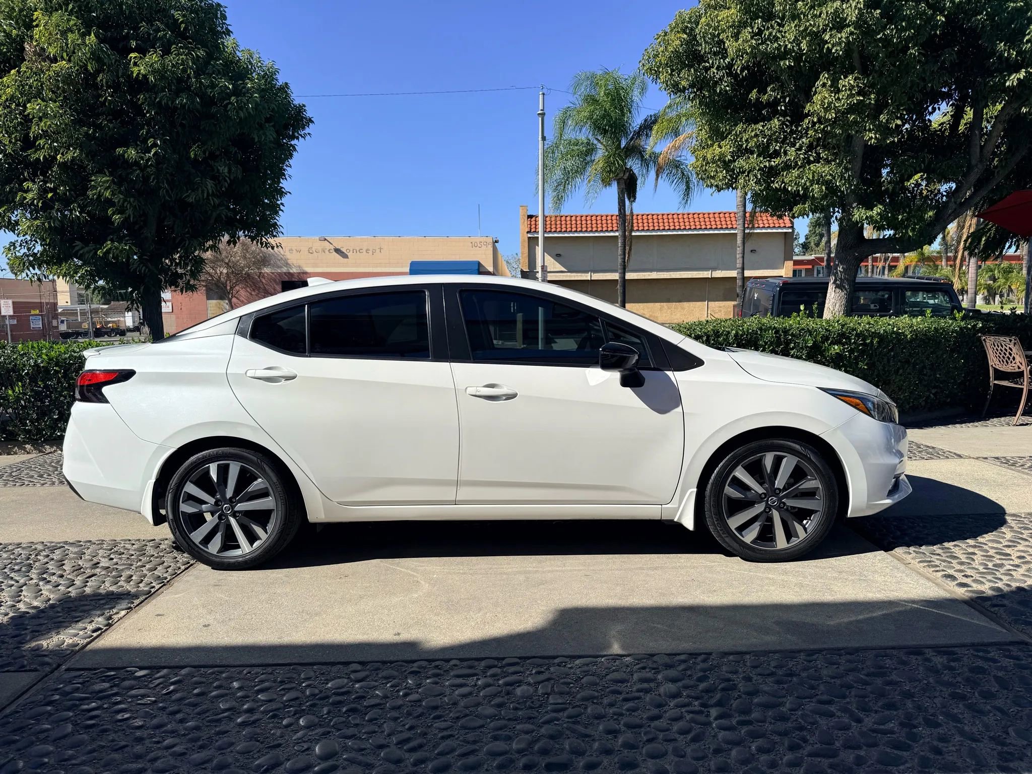 Used 2021 Nissan Versa SR w/ Convenience Package image 4