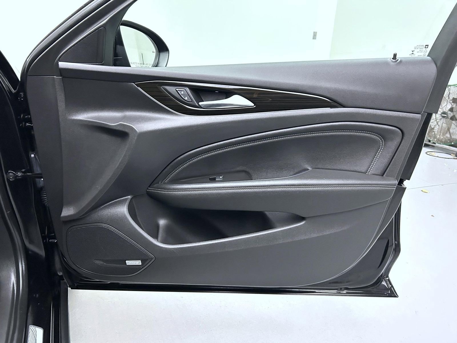 Used 2018 Buick Regal Essence w/ Driver Confidence Package #1 image 16