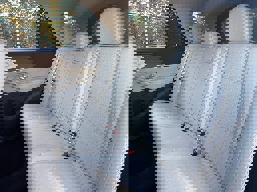 Used 2022 Mercedes-Benz GLE 350 4MATIC w/ Premium Package image 26