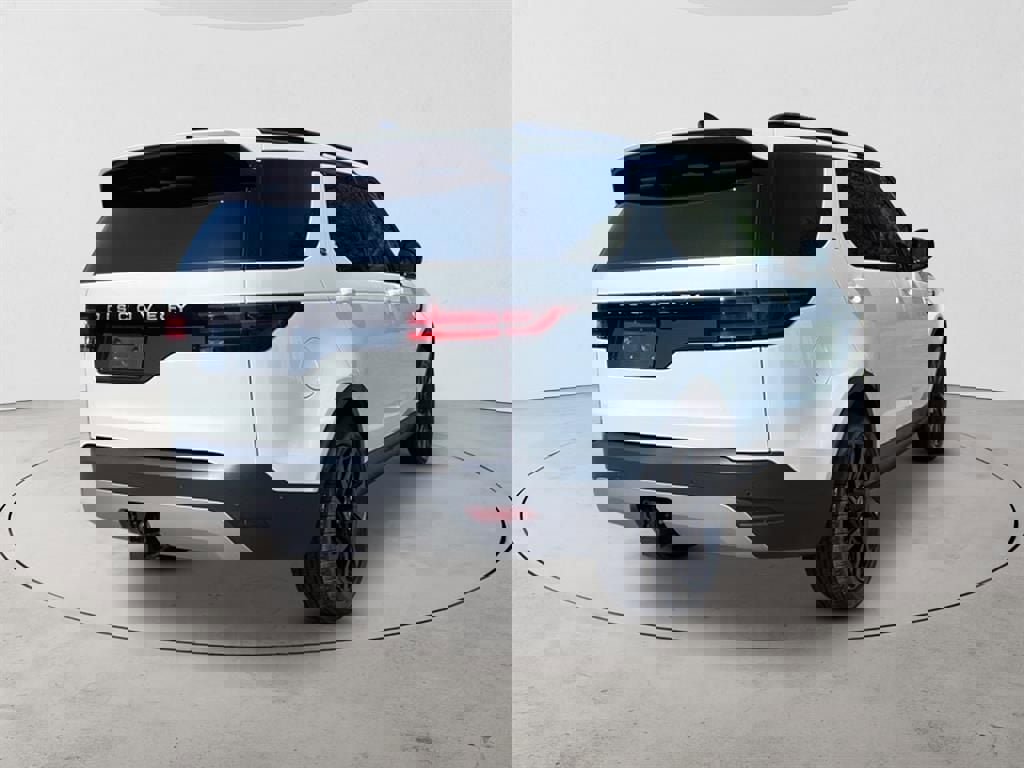 New 2025 Land Rover Discovery S image 5