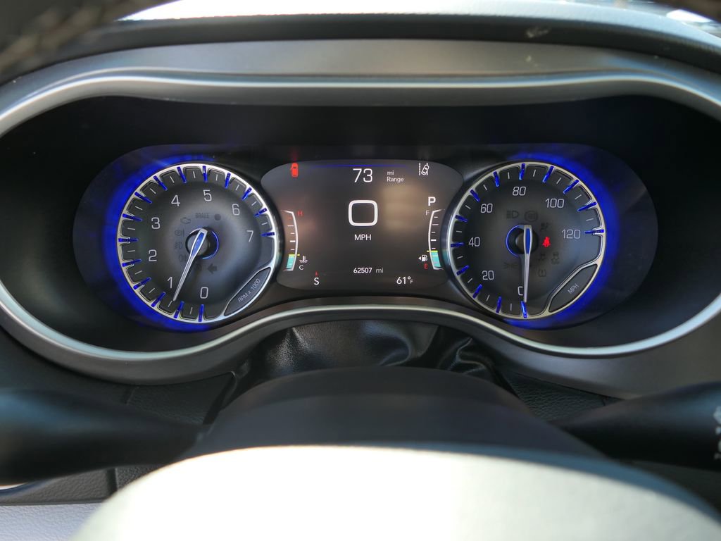 Used 2023 Chrysler Pacifica Touring-L image 14