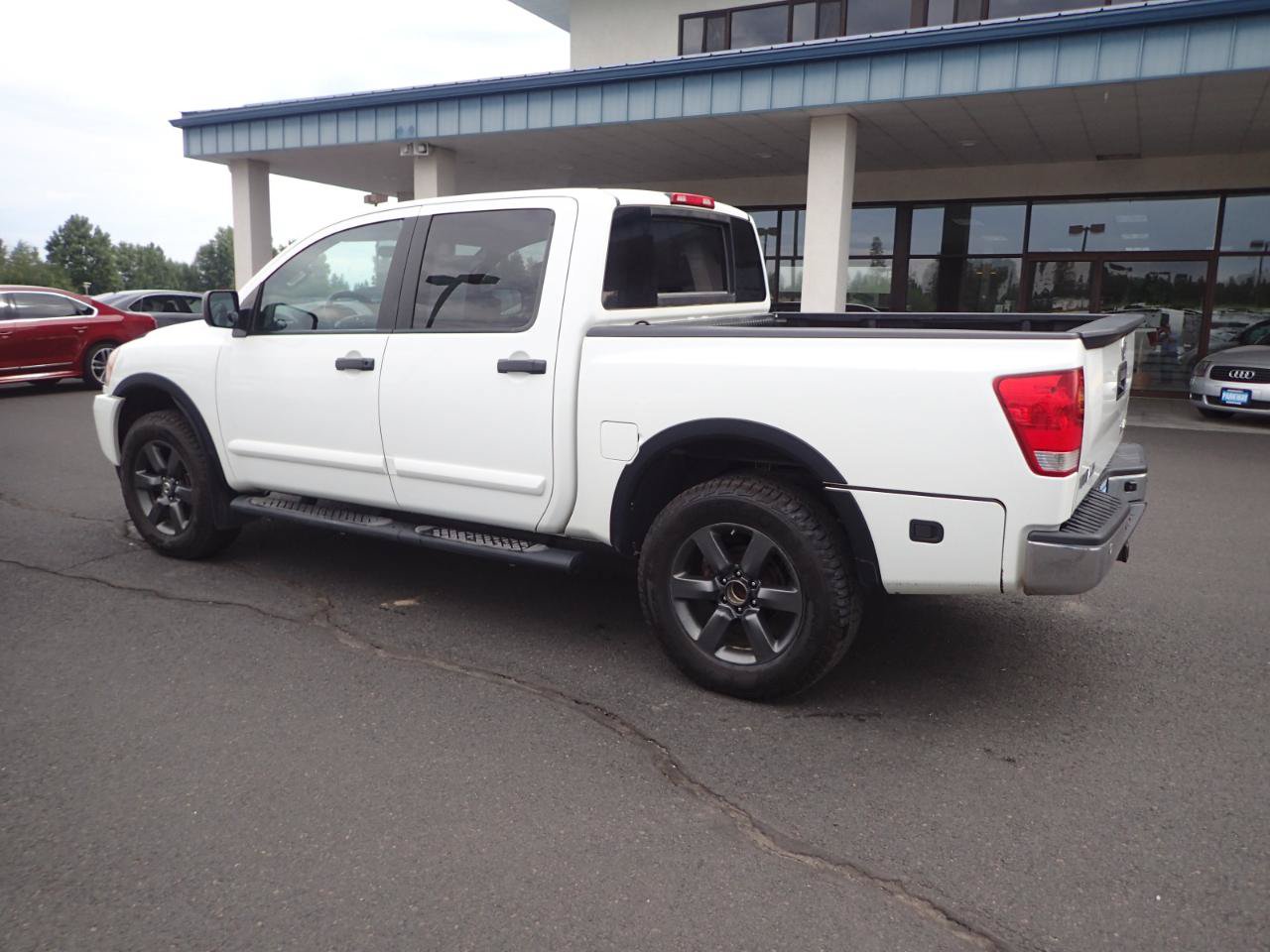 Used 2015 Nissan Titan SV w/ SV Value Truck Package AWD/4WD image 3