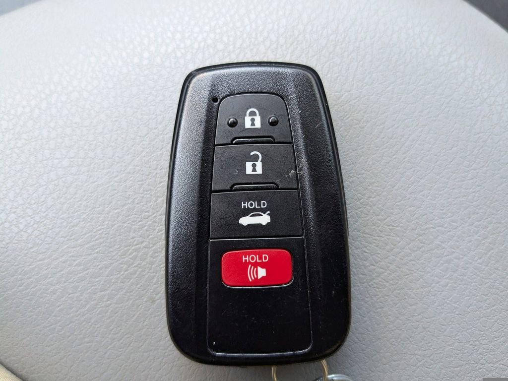 Used 2022 Toyota Camry LE image 28