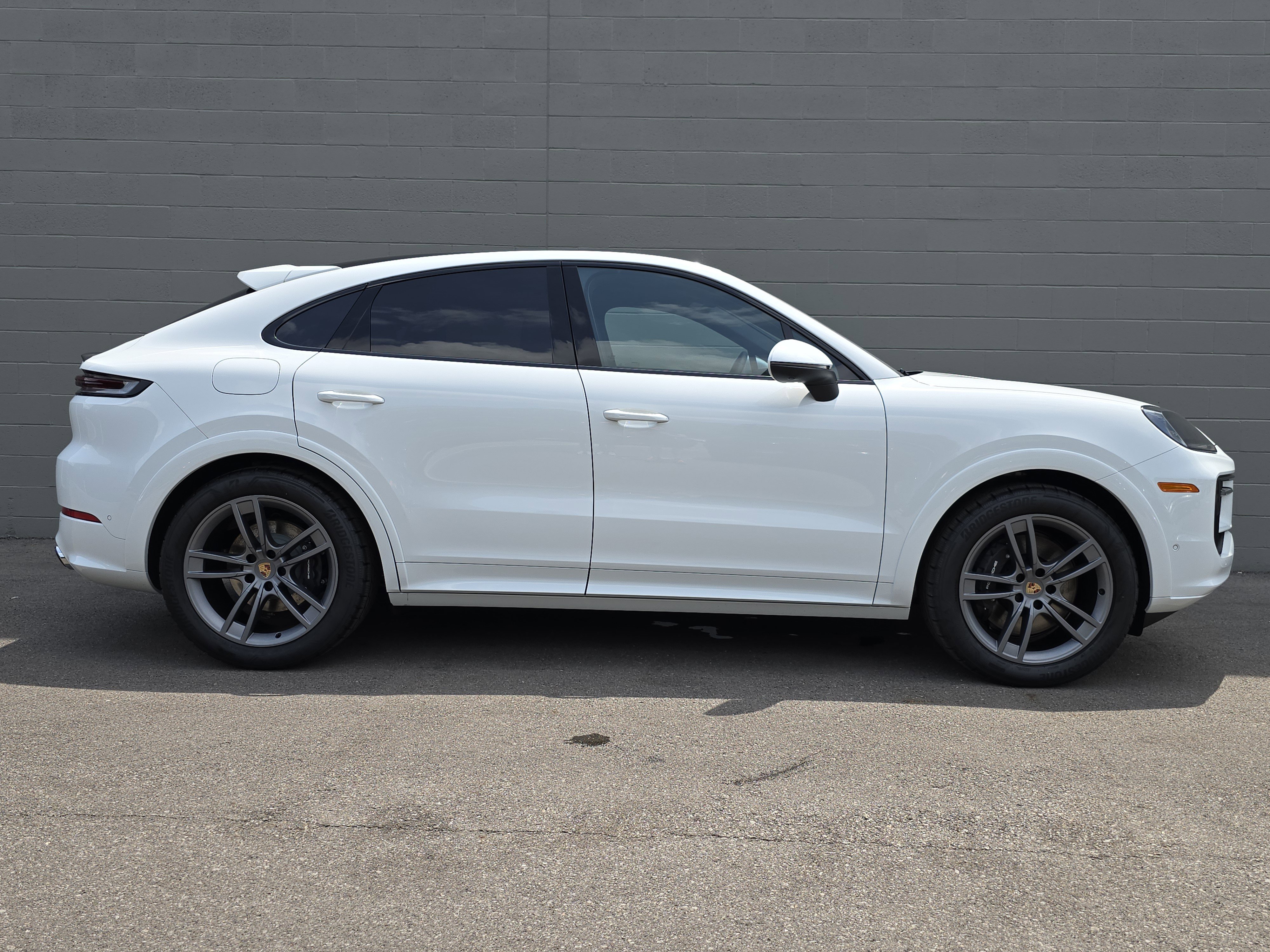 New 2025 Porsche Cayenne Coupe image 10