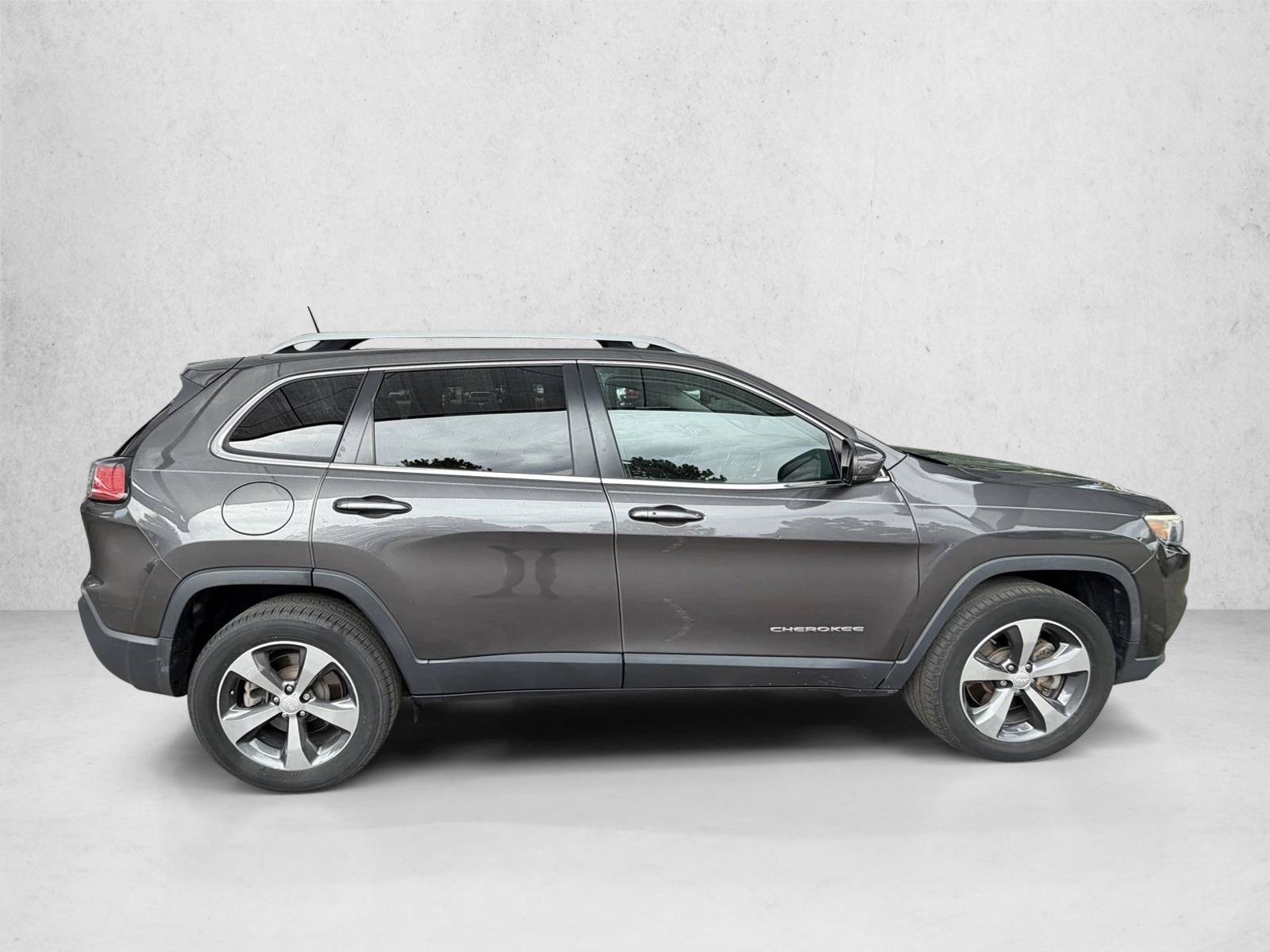 Used 2019 Jeep Cherokee Limited AWD/4WD image 4