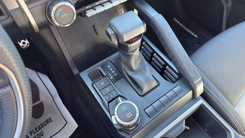 Used 2024 Toyota Tacoma TRD Sport AWD/4WD image 31