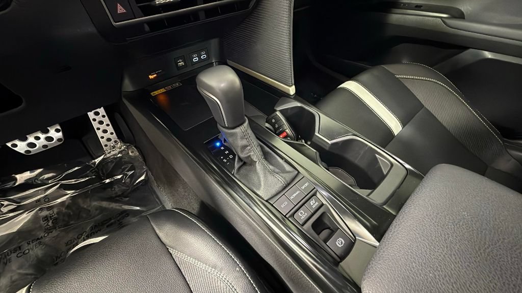 Used 2025 Toyota Camry SE w/ Convenience Package FWD image 22